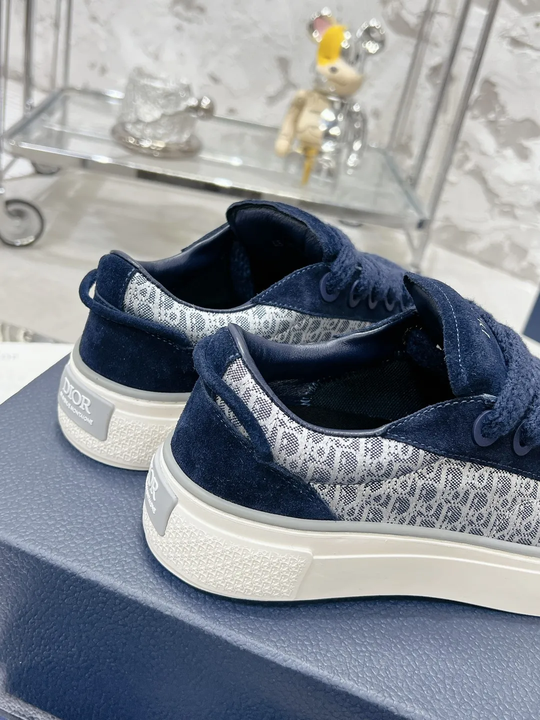 👟👟Ex-factory price 560👟👟Women's shoes, women's clothing, women's shoes factory top version Dior Dior B33 series! Casual sneakers for couples 👟 Purchased from the original, developed and made. Carefully crafted from Dior gray cow leather, decorated with tone-on-tone CD Diamond pattern canvas panels on the sides. The shoelace eyelets in the shape of CD Icon are clever and exquisite, and the two-color sole, tongue and heel are all decorated with special details, making it even more refined. It is a very casual and versatile shoe. 🔘Fabric: Original customized calfskin + Oblique floral fabric 🔘Inner: Customized breathable lining 🔘Outsole: Original molded T👟👟Ex-factory price U combination outsole 🔘Sole thickness: 3CM 🔘Number of sizes: Women’s size: 35-41 Men’s size: 38-46 (Female 41, Men’s 38, 46 customized are not returnable)